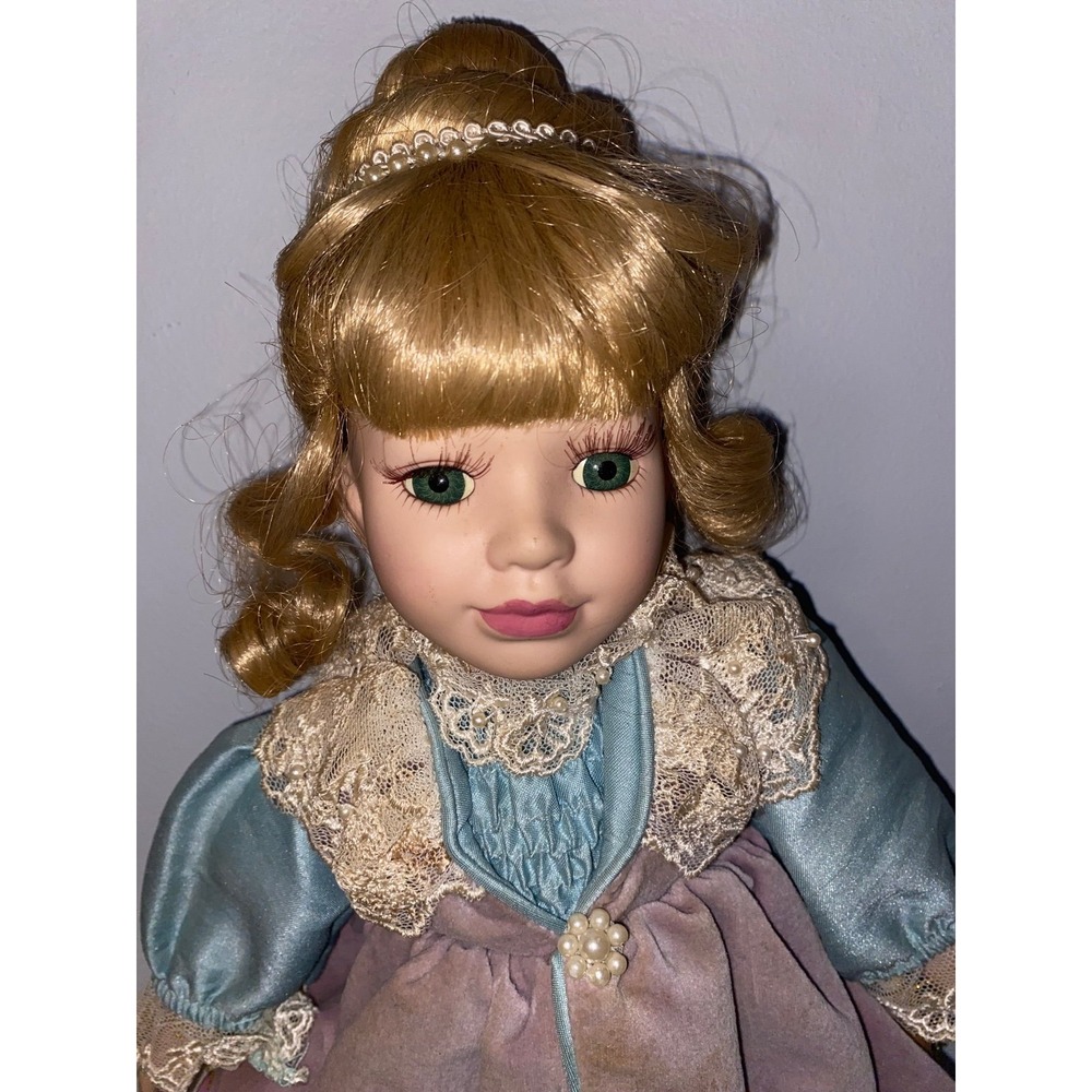 Brass Key‎ Porcelain Doll - Picture 3 of 8